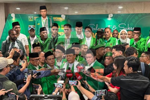 PPP di Ujung Perpecahan? Dua Kubu Saling Klaim Kursi Ketum !!! Muktamar PPP Ricuh, Mardiono Diklaim Terpilih Aklamasi – Rommy Protes Keras