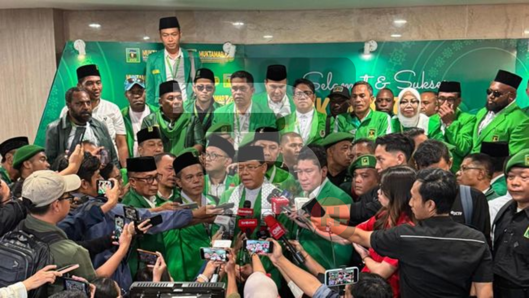 Muktamar PPP Ricuh, Mardiono Diklaim Terpilih Aklamasi – Rommy Protes Keras