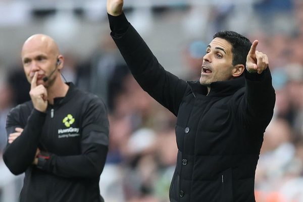 Mikel Arteta Kritik VAR soal Penalti Viktor Gyokeres