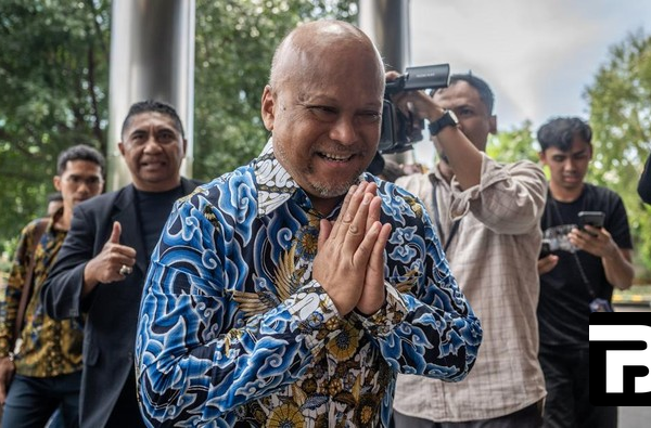 Tim KPK saat memanggil Ilham Habibie sebagai saksi dalam kasus korupsi iklan BJB