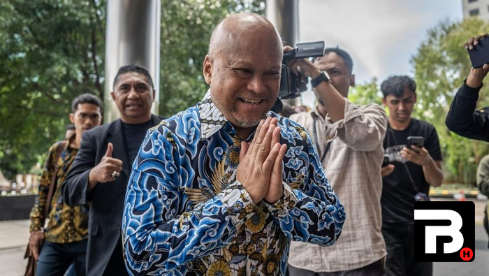 Tim KPK saat memanggil Ilham Habibie sebagai saksi dalam kasus korupsi iklan BJB