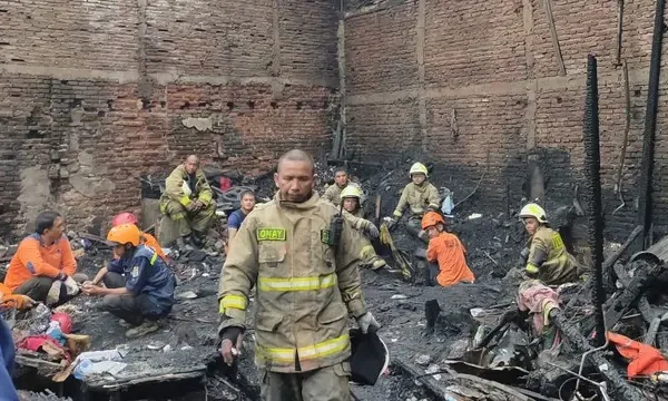 Lima Rumah di Tambora Terbakar, Satu Orang Meninggal dan 50 Pengungsi Dicek Kesehatan