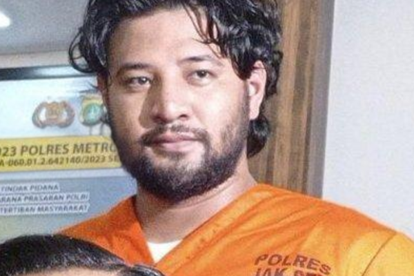 Ammar Zoni digiring petugas usai terlibat kasus peredaran narkoba di Rutan Salemba