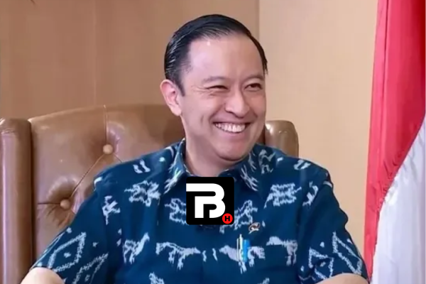 KY Bakal Periksa Hakim Kasus Tom Lembong Pekan Depan Tom Lembong saat memberikan keterangan pers terkait laporan ke Komisi Yudisial
