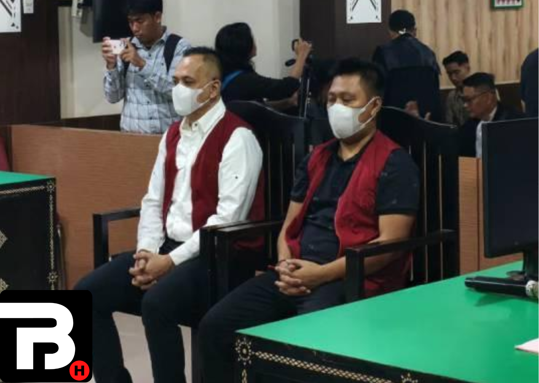 Petugas kepolisian mengevakuasi jasad Brigadir Muhammad Nurhadi dari vila di Gili Trawangan, Lombok Utara, Nusa Tenggara Barat, setelah ditemukan tewas diduga akibat penganiayaan oleh dua atasannya