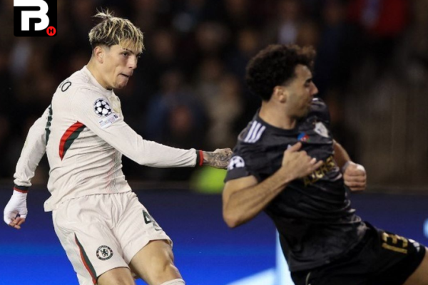 Chelsea harus puas bermain imbang 2-2 saat bertandang ke markas Qarabag FK di Stadion Tofiq Bahramov, Azerbaijan, pada matchday keempat Liga Champions 2025/26. Hasil ini menjadi pukulan bagi tim Enzo Maresca yang gagal memaksimalkan peluang untuk memastikan langkah ke babak 16 besar.